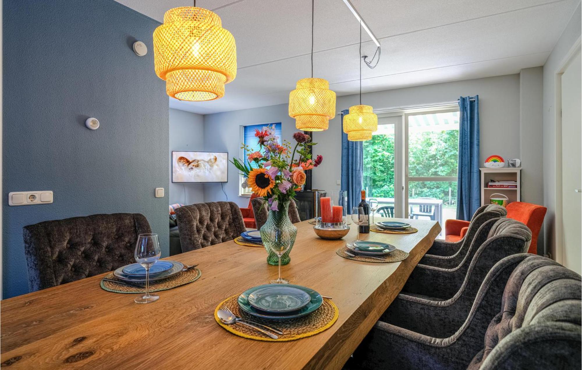 4 Bedroom Cozy Home In Zonnemaire Exterior foto